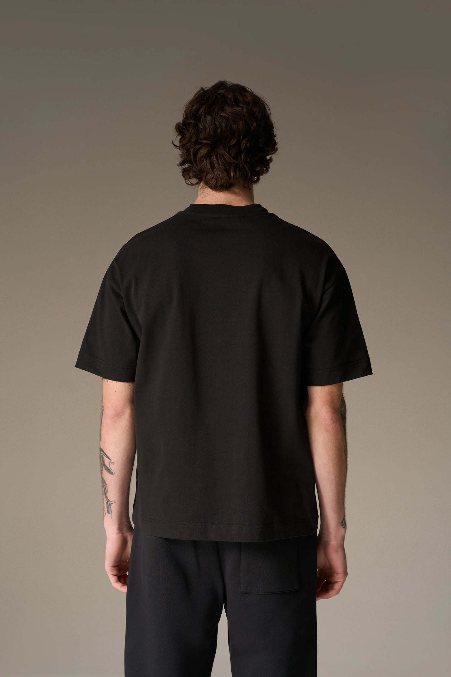 MONOGRAM EMBLEM T-SHIRT BLACK