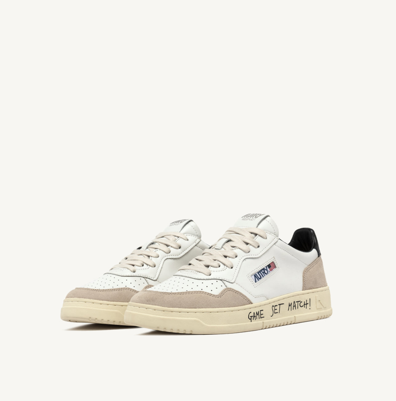 AUTRY SNEAKERS MEDALIST LOW SNEAKERS IN WHITE AND BLACK LEATHER AND SUEDE WITH LETTERING