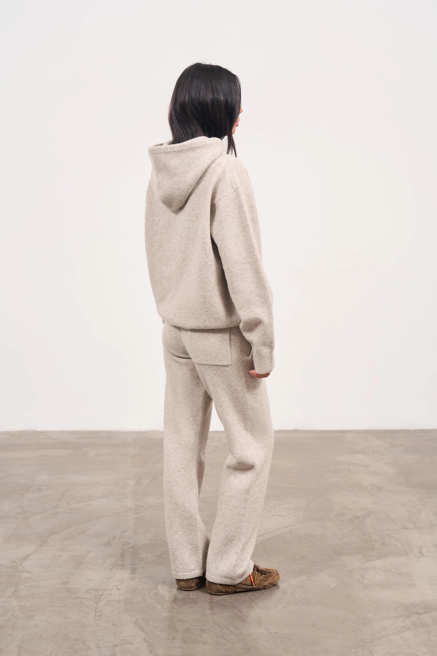 FLUFFY EMBLEM KNITTED HOODIE