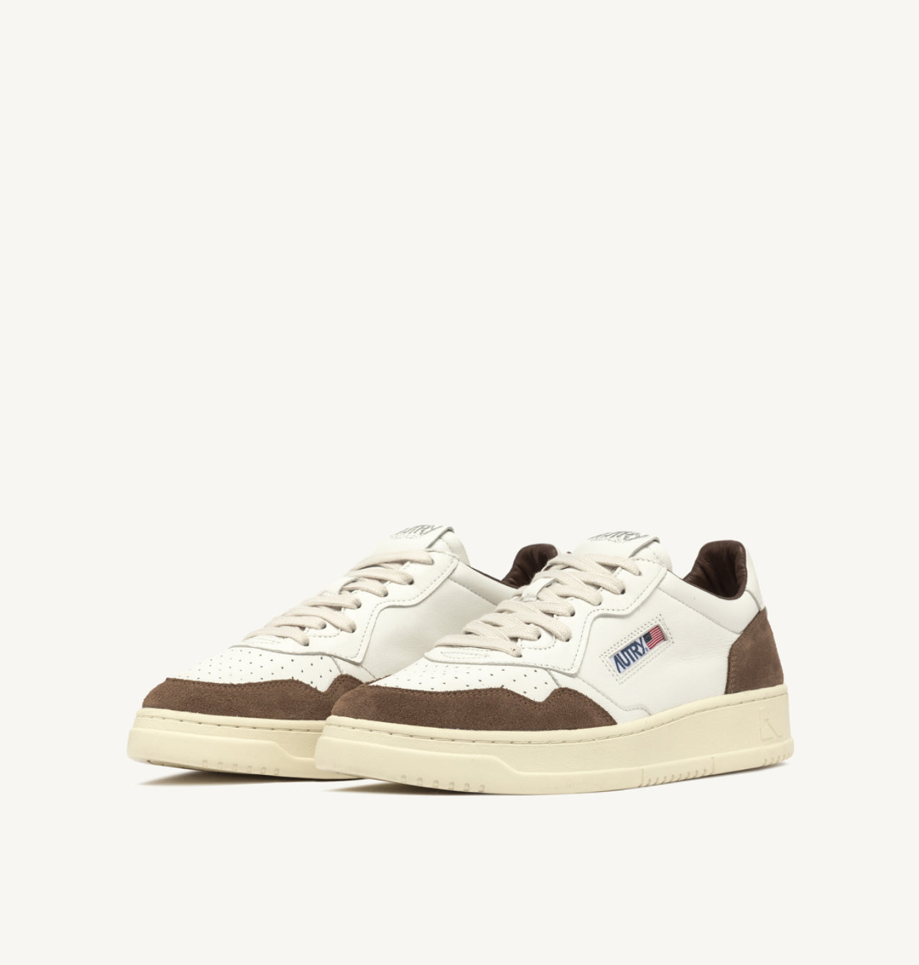 AUTRY SNEAKERS MEDALIST LOW SNEAKERS IN WHITE AND CIGAR LEATHER SUEDE