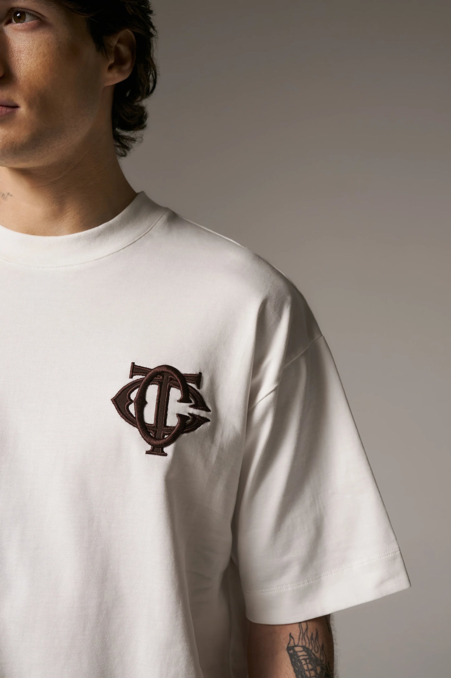 MONOGRAM EMBLEM T-SHIRT OFF WHITE