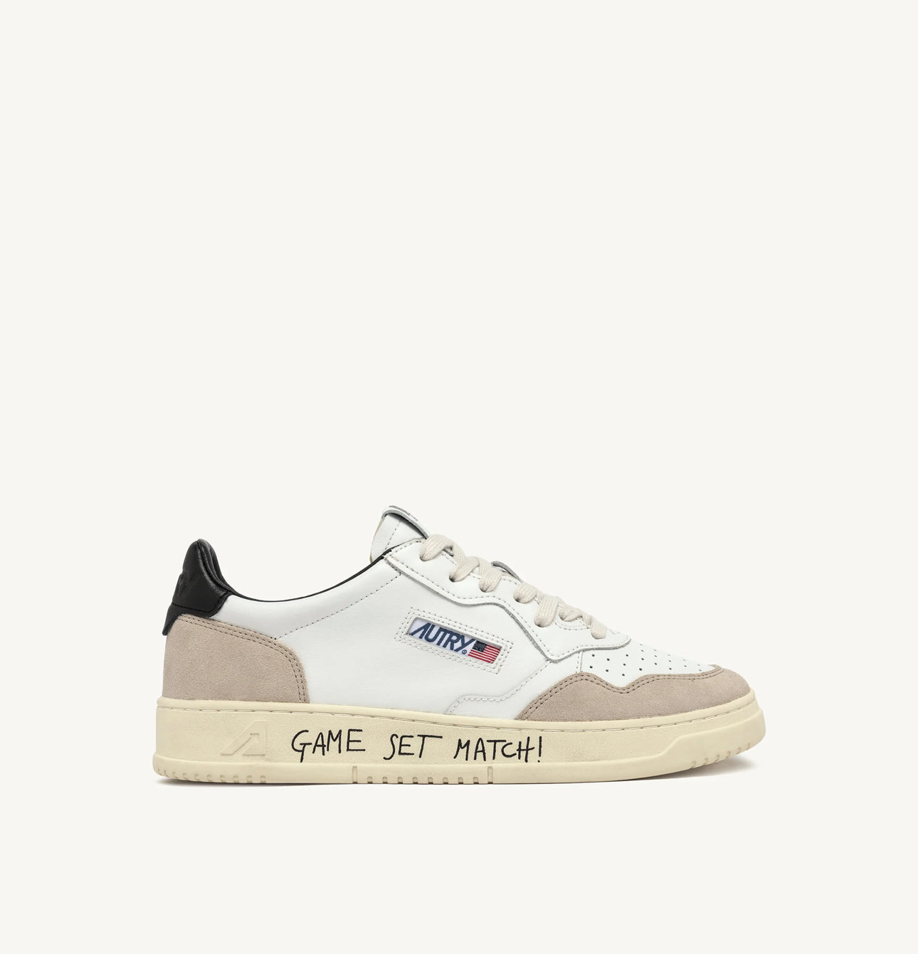 AUTRY SNEAKERS MEDALIST LOW SNEAKERS IN WHITE AND BLACK LEATHER AND SUEDE WITH LETTERING
