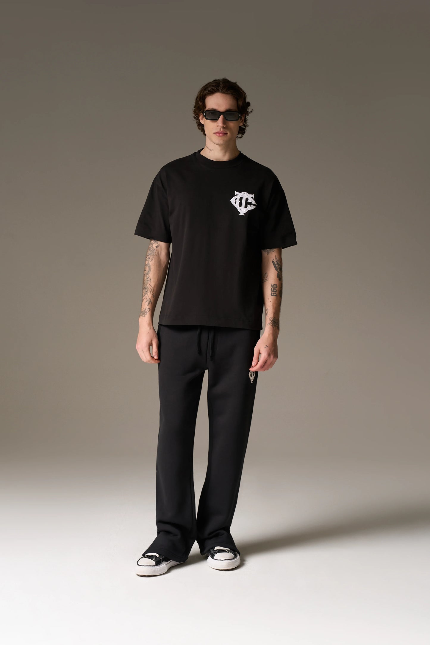 MONOGRAM EMBLEM T-SHIRT BLACK