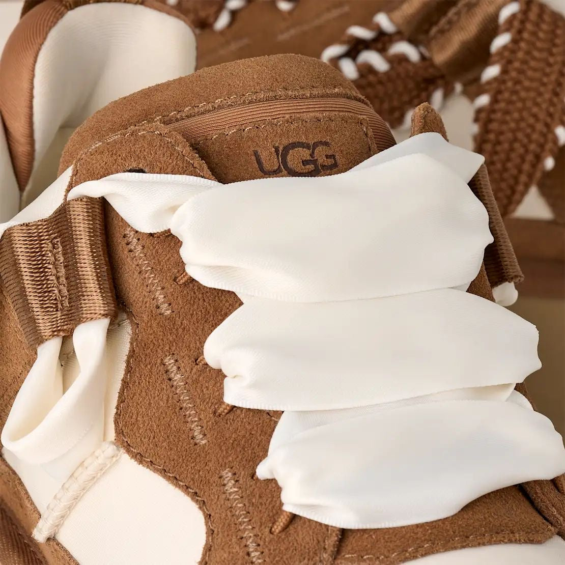 UGG Astromel Chestnut