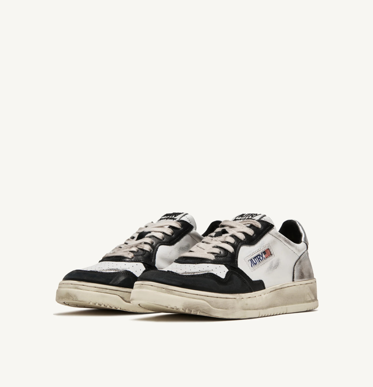 AUTRY SNEAKERS MEDALIST LOW SUPER VINTAGE SNEAKERS IN WHITE BLACK AND SILVER LEATHER