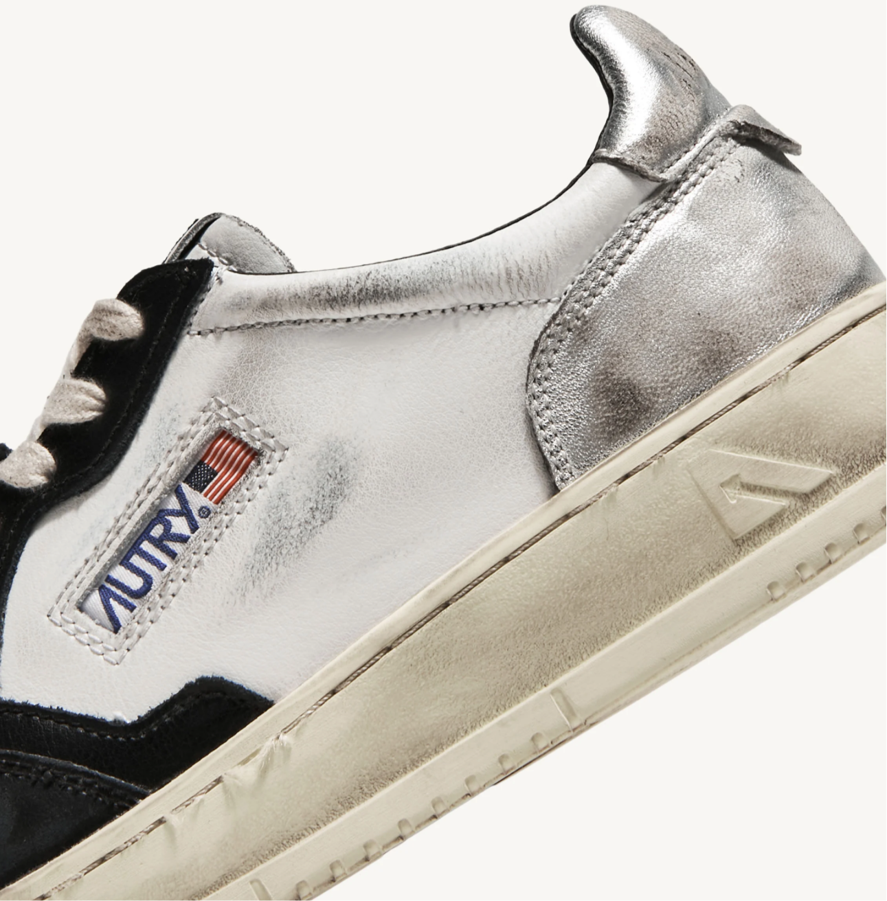AUTRY SNEAKERS MEDALIST LOW SUPER VINTAGE SNEAKERS IN WHITE BLACK AND SILVER LEATHER