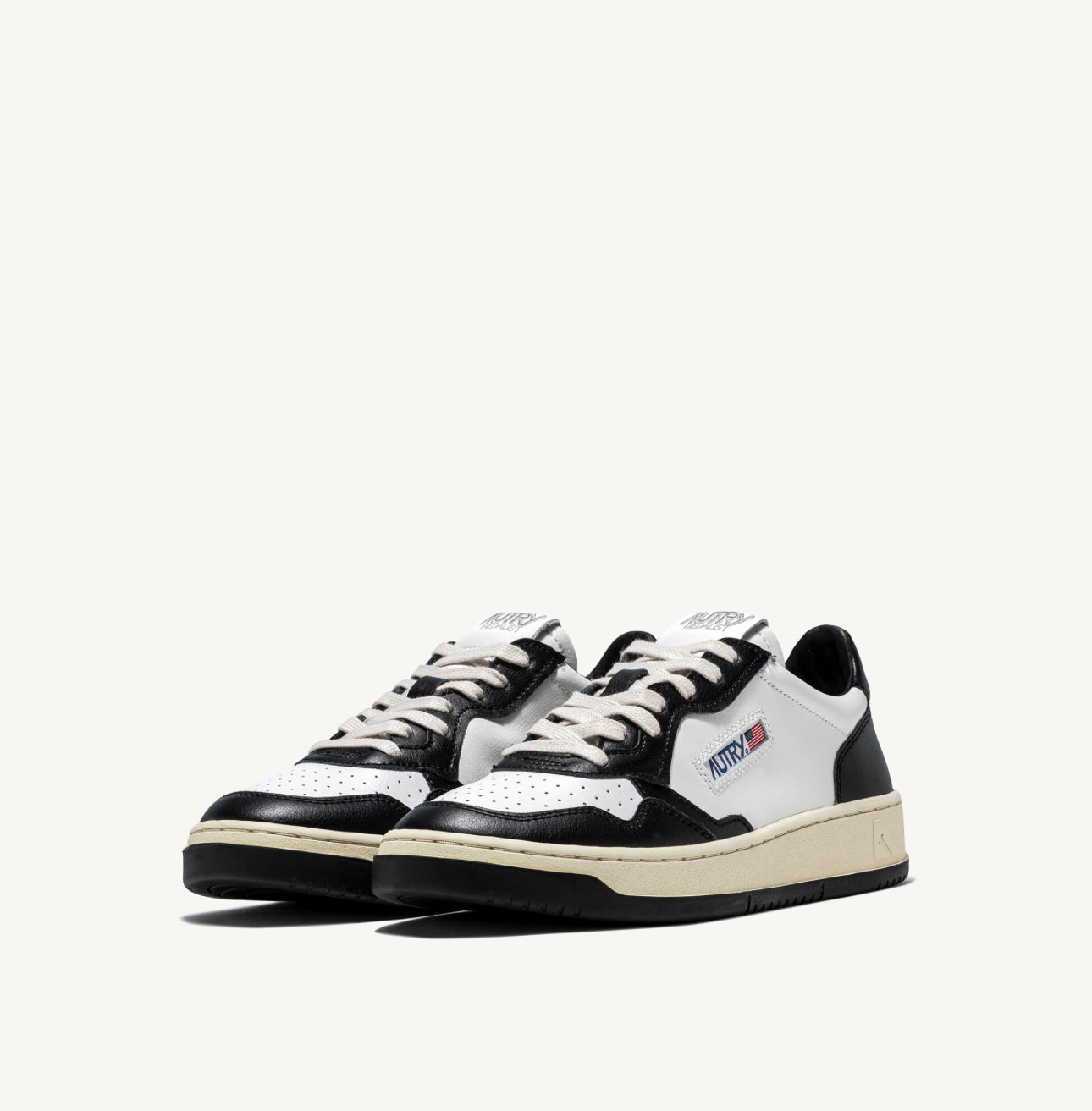 AUTRY SNEAKERS MEDALIST LOW BICOLOR SNEAKERS IN WHITE AND BLACK LEATHER
