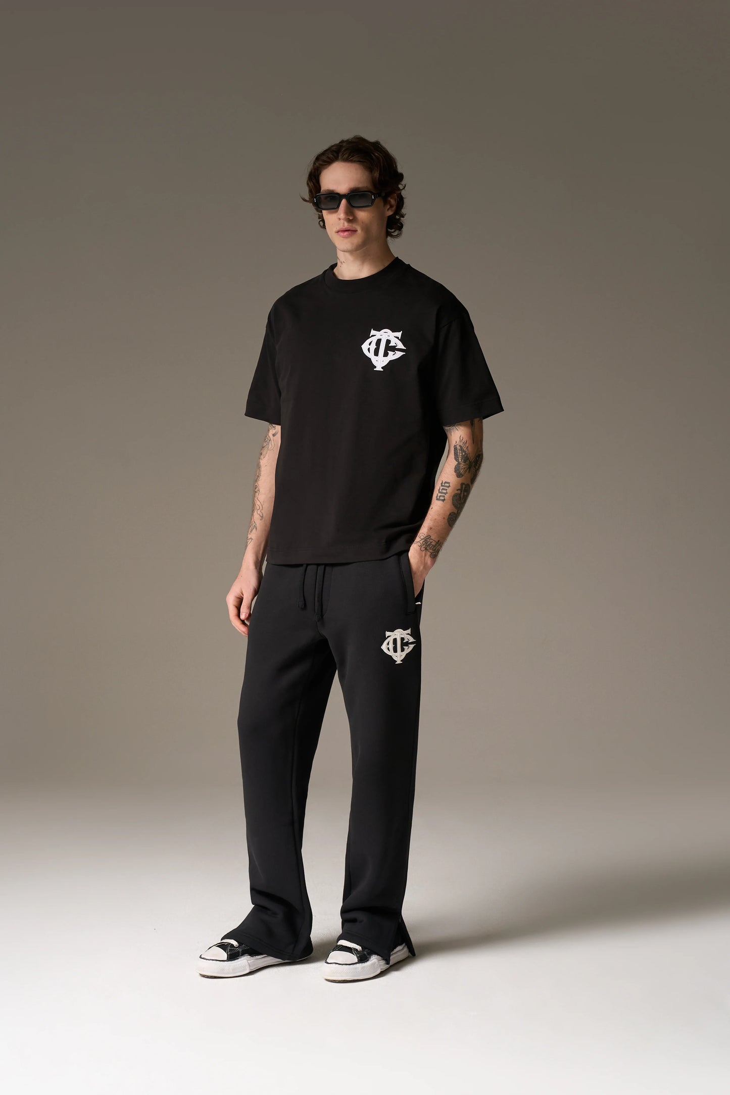 MONOGRAM EMBLEM T-SHIRT BLACK