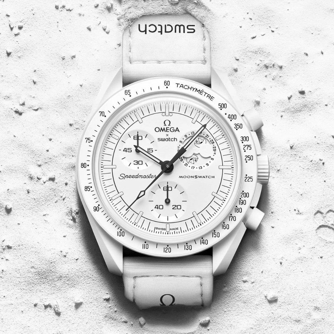 Swatch x Omega Bioceramic Moonswatch Mission To Moonphase Snoopy SO33W700