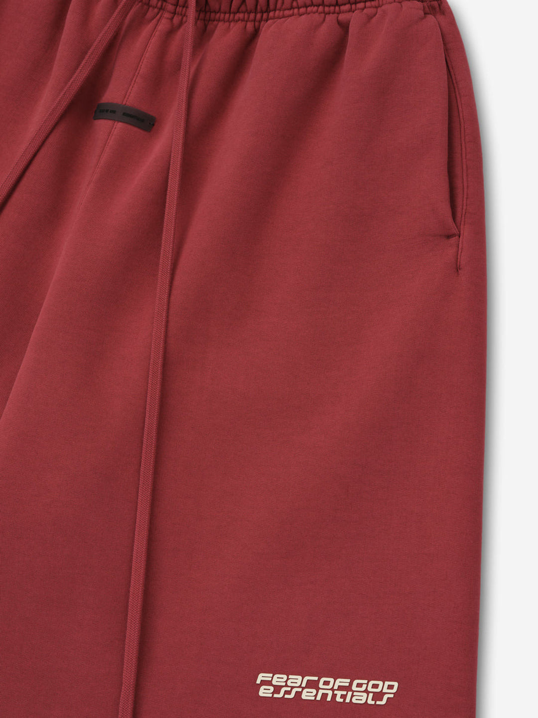 ESSENTIALS RELAXED SWEATSHORT CRIMSON
