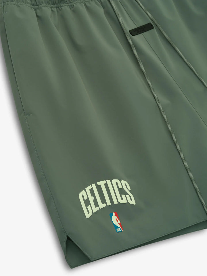 ESSENTIALS CELTICS CLASSIC SHORT BALSAM GREEN