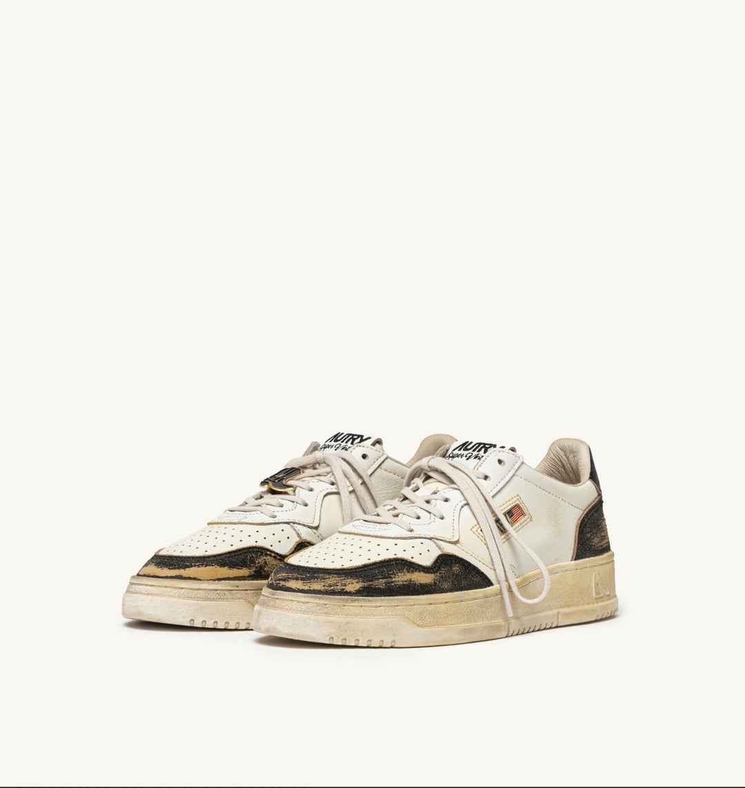 AUTRY SNEAKERS MEDALIST LOW SUPER VINTAGE SNEAKERS IN WHITE AND ANTIQUE BLACK LEATHER
AVLM - KG01