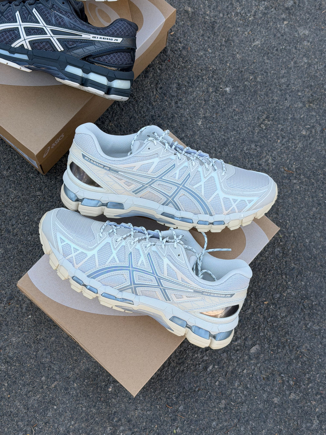 ASICS GEL-KAYANO 20 SMOKE GREY PIEDMONT GREY סניקרס ג׳ל קיאנו 20