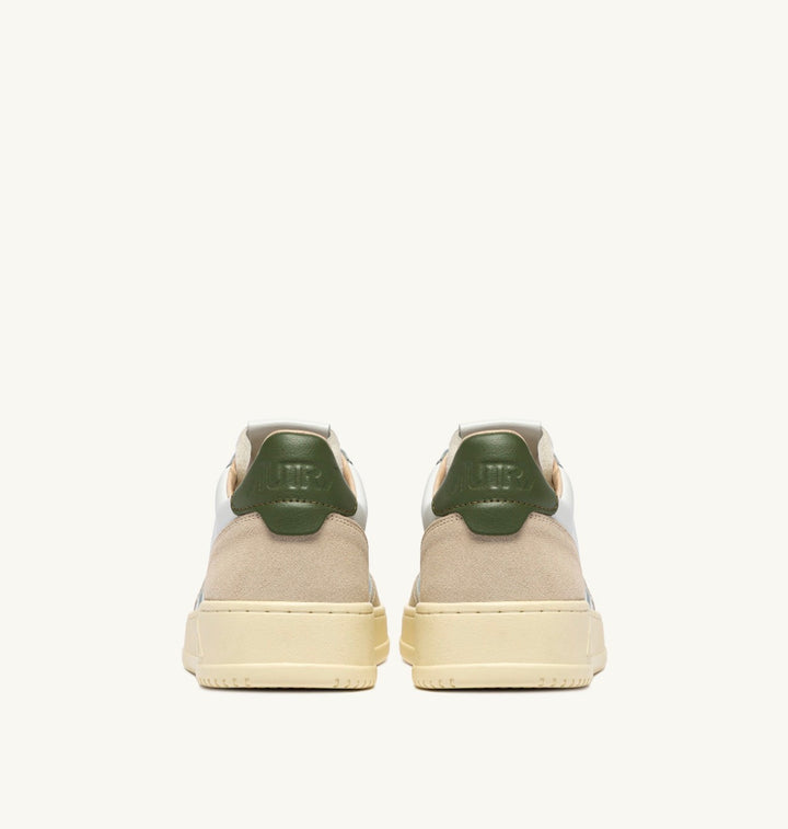 AUTRY SNEAKERS MEDALIST LOW SNEAKERS IN WHITE LEATHER AND BRONZE GREEN SUEDE