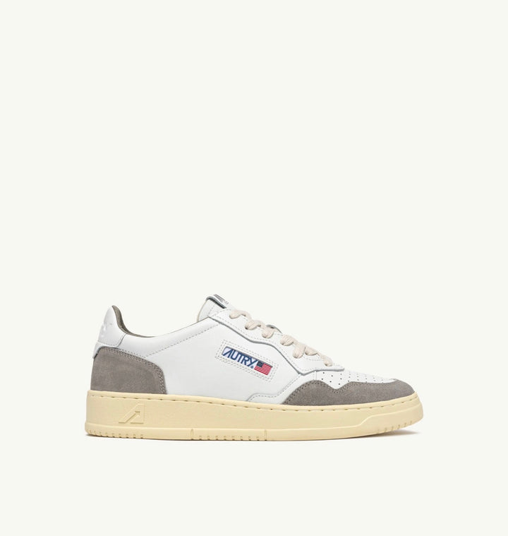 AUTRY SNEAKERS MEDALIST LOW SNEAKERS IN WHITE LEATHER AND VAPOR SUEDE AULM - FT01