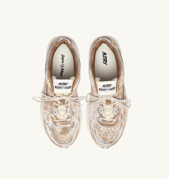 AUTRY SNEAKERS HYPERWAY SUPER VINTAGE SNEAKERS IN MILKSHAKE AND SILVER SUEDE HVLM - JB02