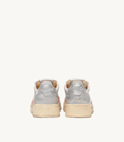 AUTRY SNEAKERS WOMAN MEDALIST LOW SUPER VINTAGE SNEAKERS IN WHITE POWDER PINK AND SILVER LEATHER