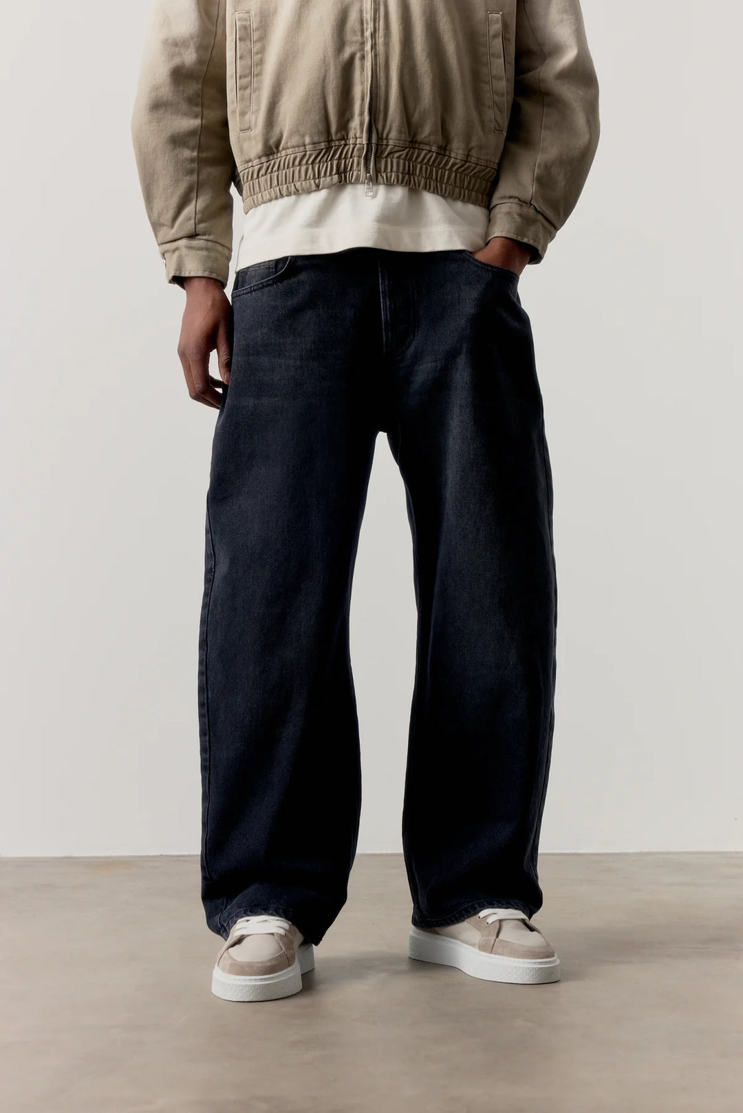 SKATER JEANS Washed Black