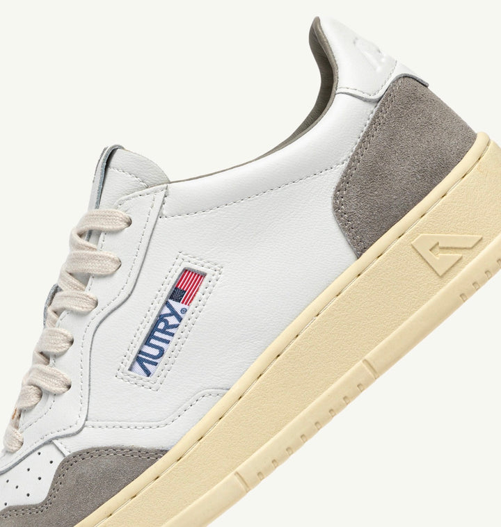 AUTRY SNEAKERS MEDALIST LOW SNEAKERS IN WHITE LEATHER AND VAPOR SUEDE AULM - FT01