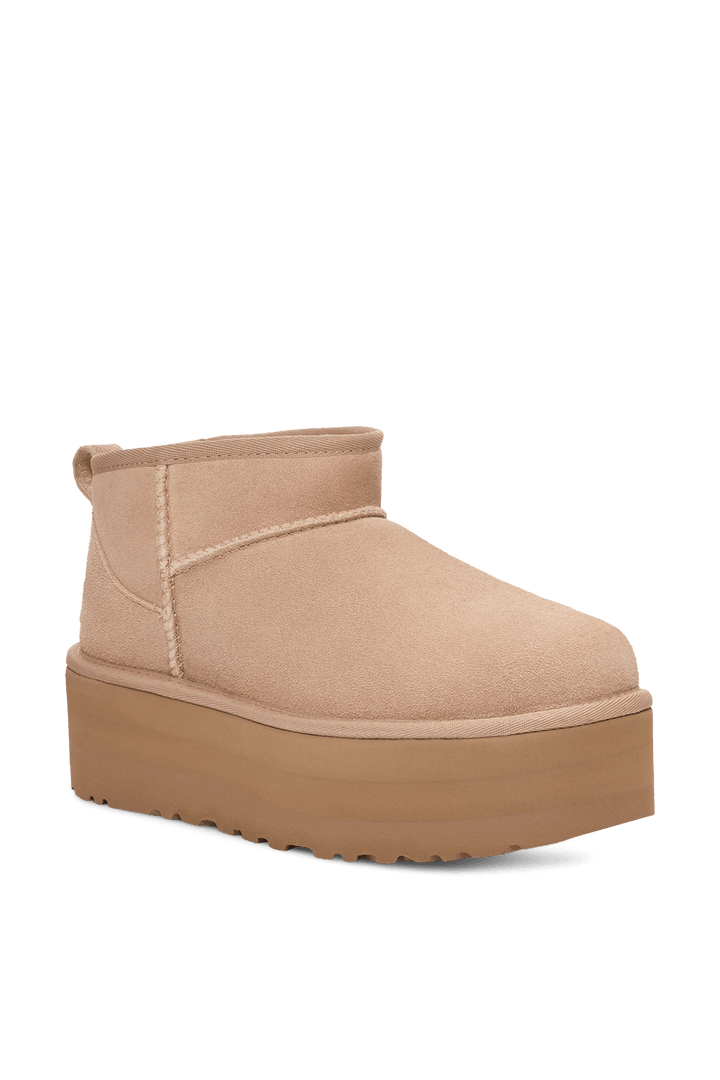 UGG WOMEN'S CLASSIC ULTRA MINI PLATFORM SAND מגפי קלאסיק אולטרה מיני פלטפורם סנד