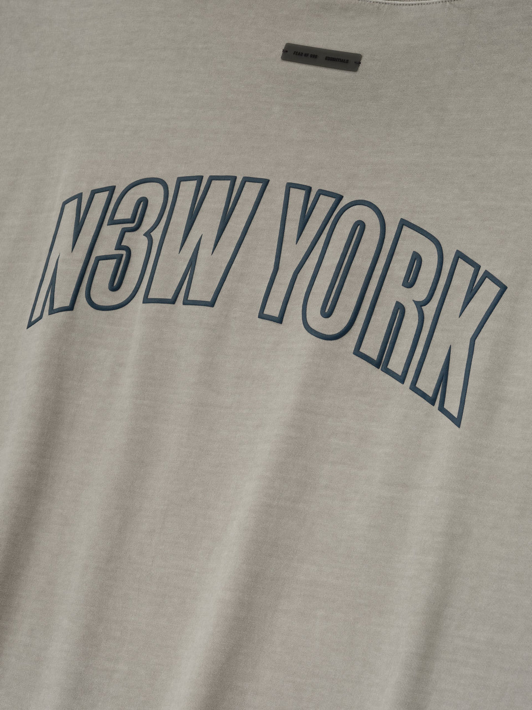 ESSENTIALS New York 90s Tee - Smoke Grey