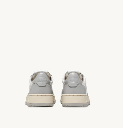 AUTRY SNEAKERS MAN MEDALIST LOW BICOLOR SNEAKERS IN WHITE AND VAPOR LEATHER