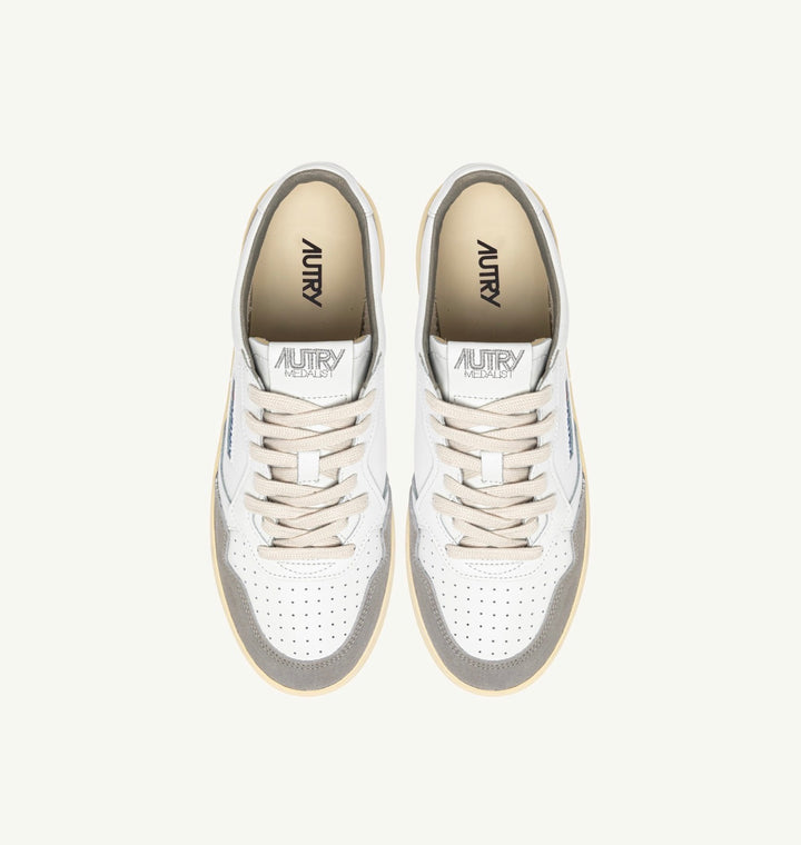 AUTRY SNEAKERS MEDALIST LOW SNEAKERS IN WHITE LEATHER AND VAPOR SUEDE AULM - FT01
