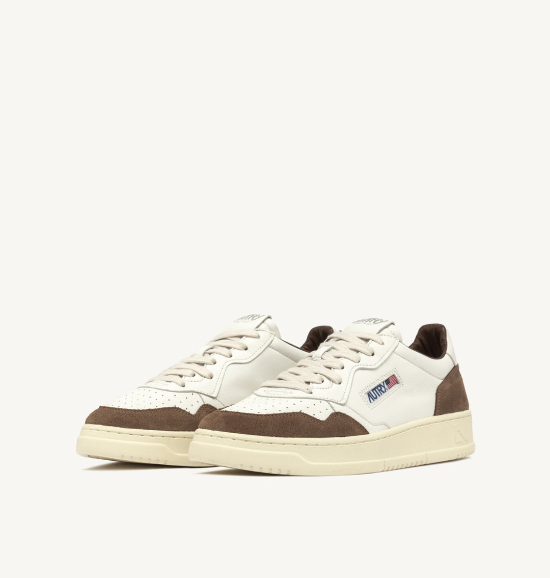AUTRY SNEAKERS MEDALIST LOW SNEAKERS IN WHITE AND CIGAR LEATHER SUEDE