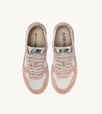 AUTRY SNEAKERS WOMAN MEDALIST LOW SUPER VINTAGE SNEAKERS IN WHITE POWDER PINK AND SILVER LEATHER