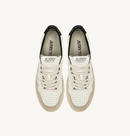 AUTRY SNEAKERS MEDALIST LOW SNEAKERS IN WHITE AND BLACK LEATHER AND SUEDE WITH LETTERING