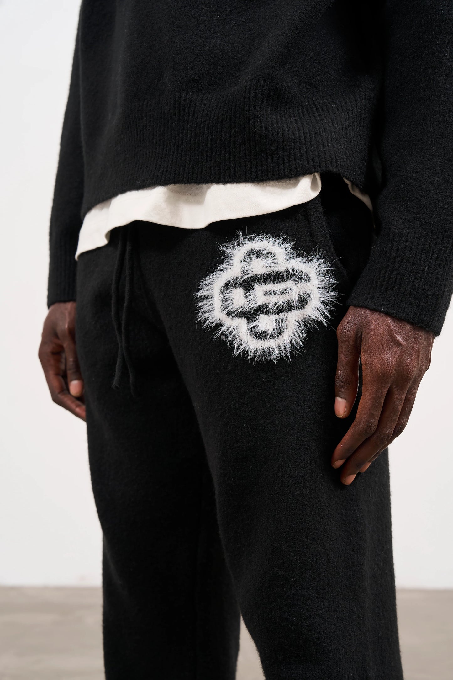 FLUFFY EMBLEM KNITTED JOGGERS