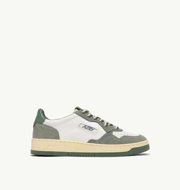 AUTRY SNEAKERS MEDALIST LOW SNEAKERS IN MILITARY AND SEA SPAY SUEDE AND LEATHER AULM - BW02