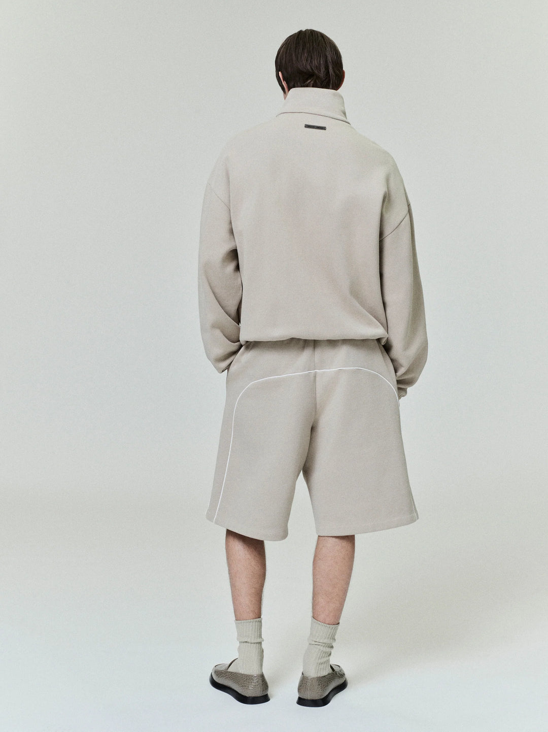 RELAXED FLEECE SWEATSHORT WITH PIPING - TIMBER/CLOUD