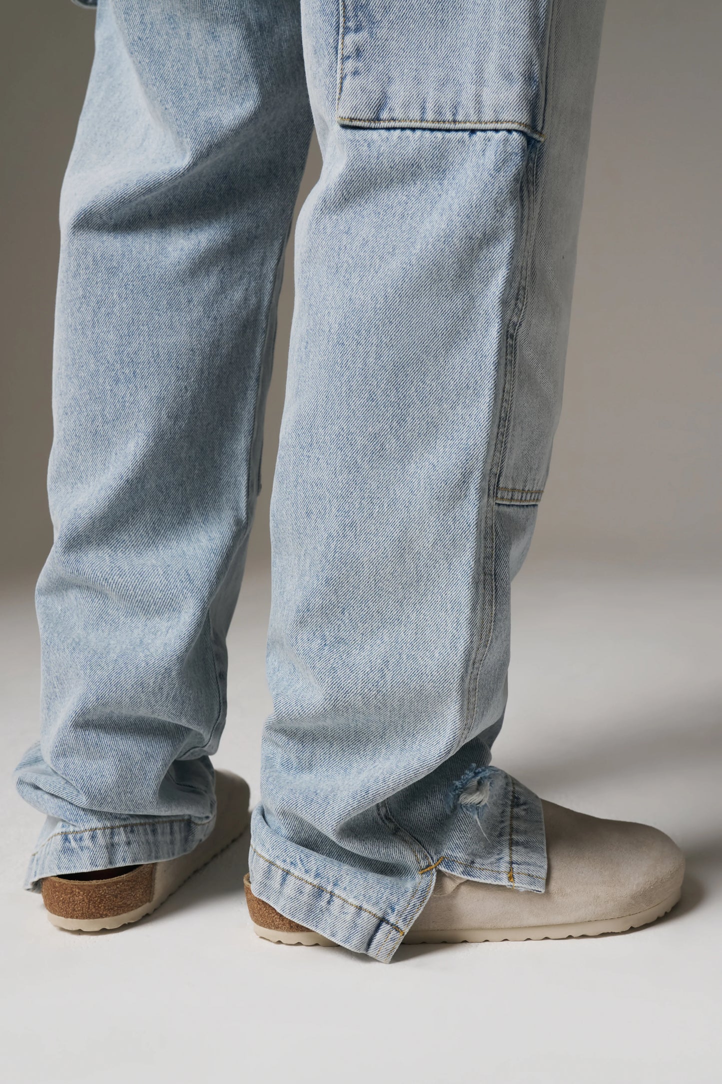 DENIM RIVET DETAIL CARPENTER JEANS