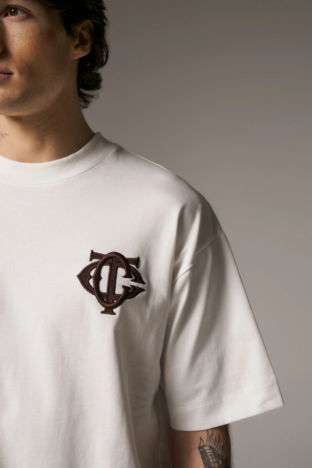 MONOGRAM EMBLEM T-SHIRT OFF WHITE