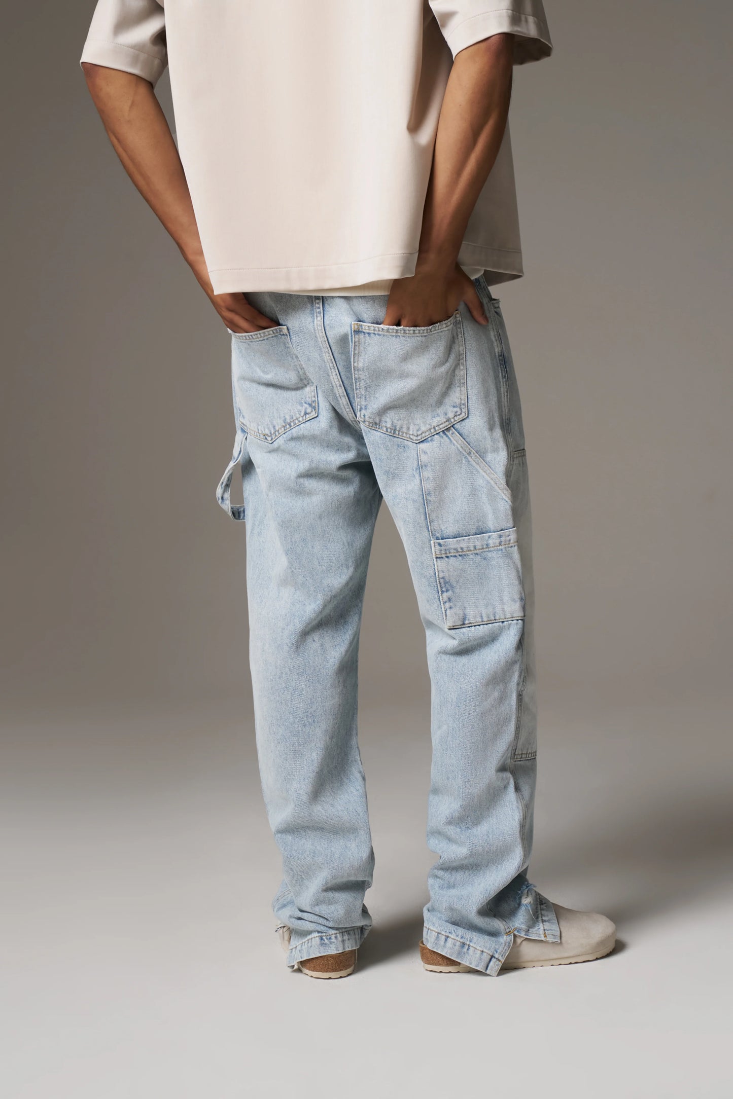 DENIM RIVET DETAIL CARPENTER JEANS