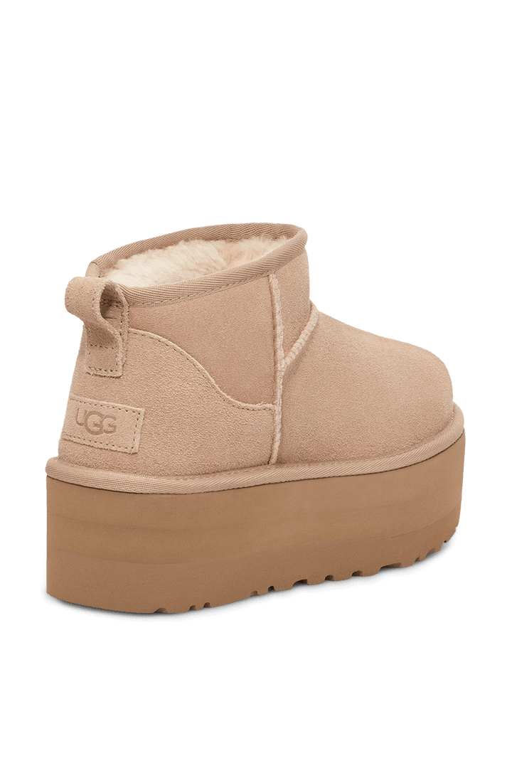 UGG WOMEN'S CLASSIC ULTRA MINI PLATFORM SAND מגפי קלאסיק אולטרה מיני פלטפורם סנד