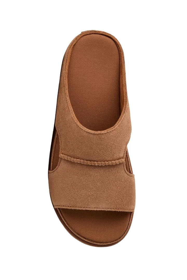 כפכפי זמש חומים UGG GOLDENSTAR Hi Cutou