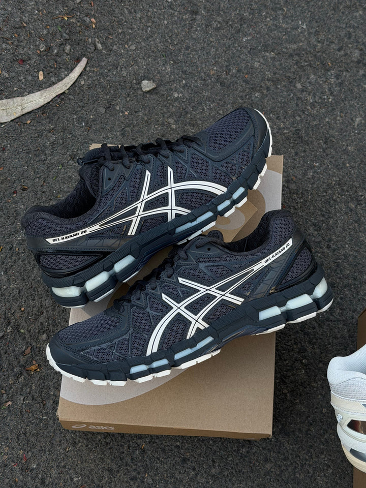 ASICS GEL-KAYANO 20 OBSIDIAN GREY OATMEL סניקרס ג׳ל קיאנו 20