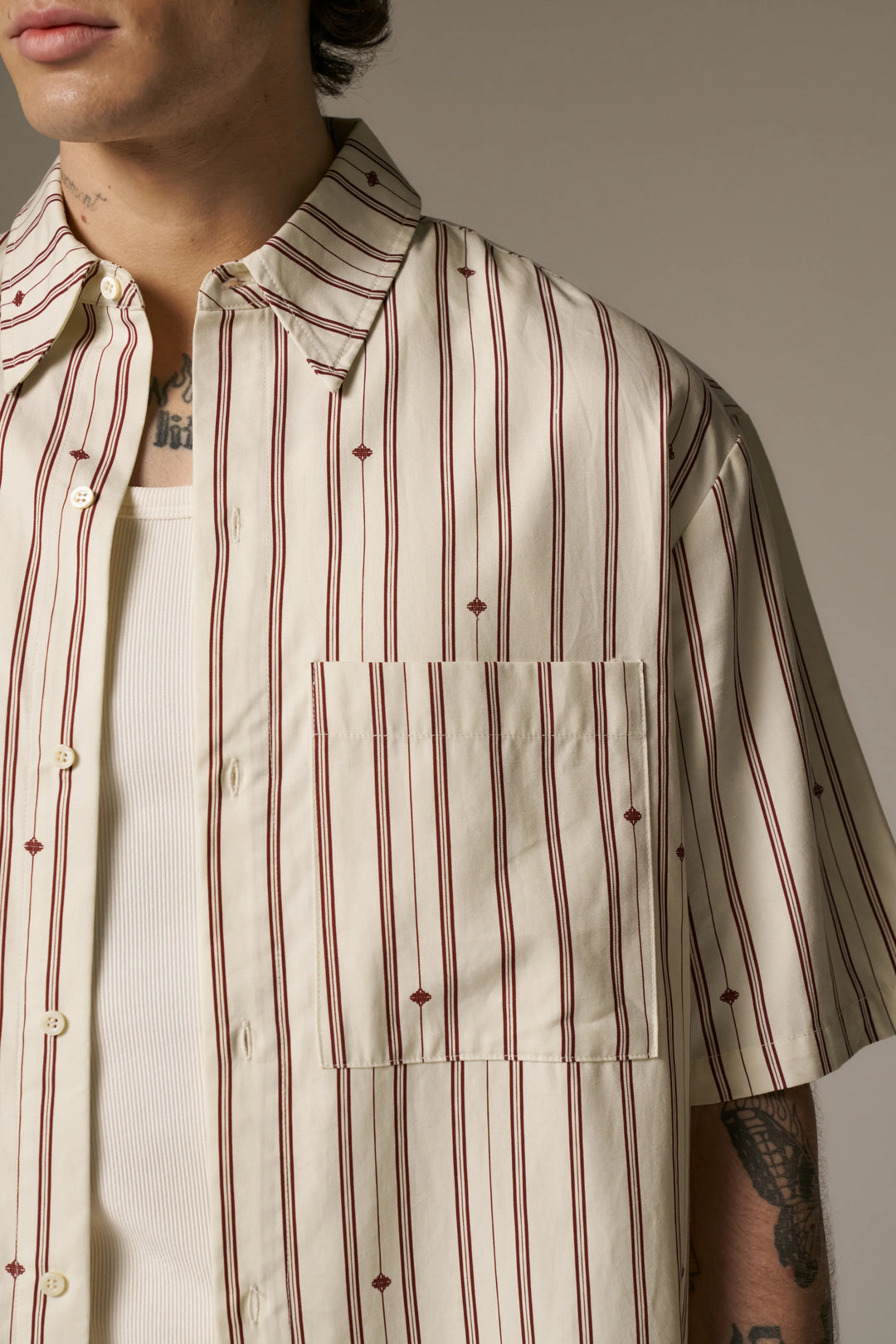 EMBLEM STRIPE SHIRT STONE