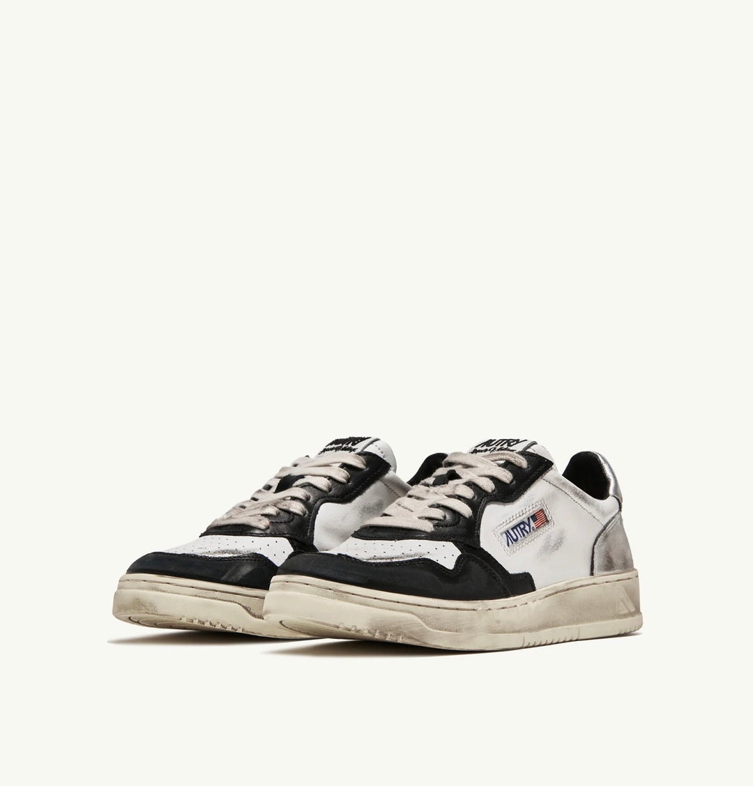 AUTRY SNEAKERS MEDALIST LOW SUPER VINTAGE SNEAKERS LOW IN WHITE BLACK AND SILVER LEATHER AVLW - SV11