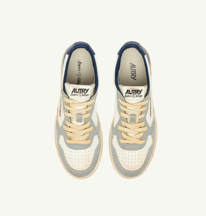 AUTRY SNEAKERS MEDALIST LOW SUPER VINTAGE SNEAKERS IN LIMESTONE WHITE AND BLUE LEATHER AVLM - SV09