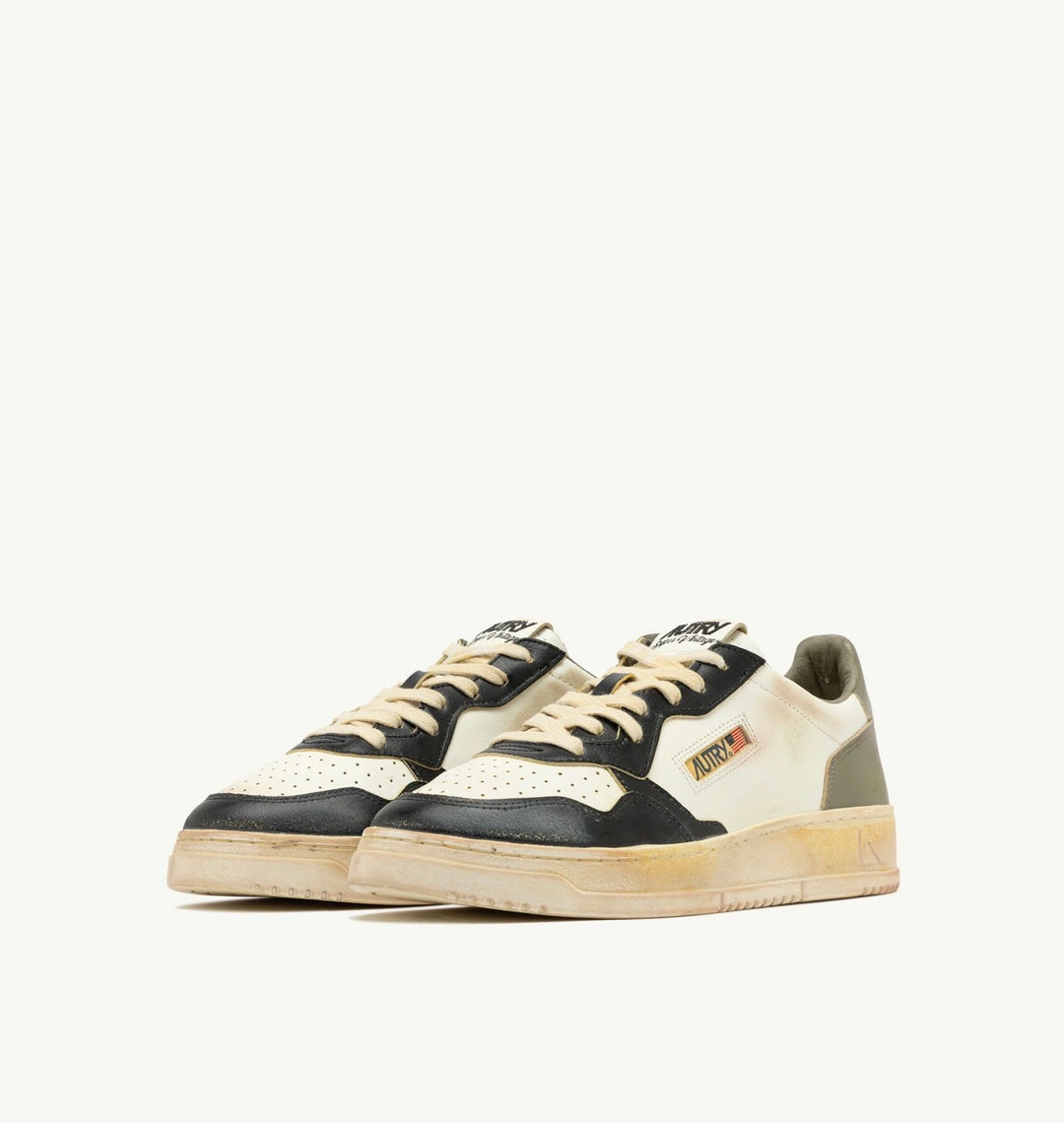 AUTRY SNEAKERS MEDALIST LOW SUPER VINTAGE SNEAKERS IN WHITE BLACK AND COVERT GREEN LEATHER AVLM - SV06