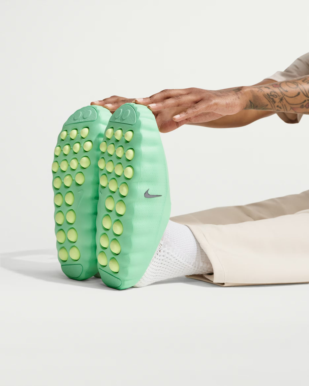 Nike Mind 001 Men's Pregame Mules Cucumber Calm/Black/Barely Volt