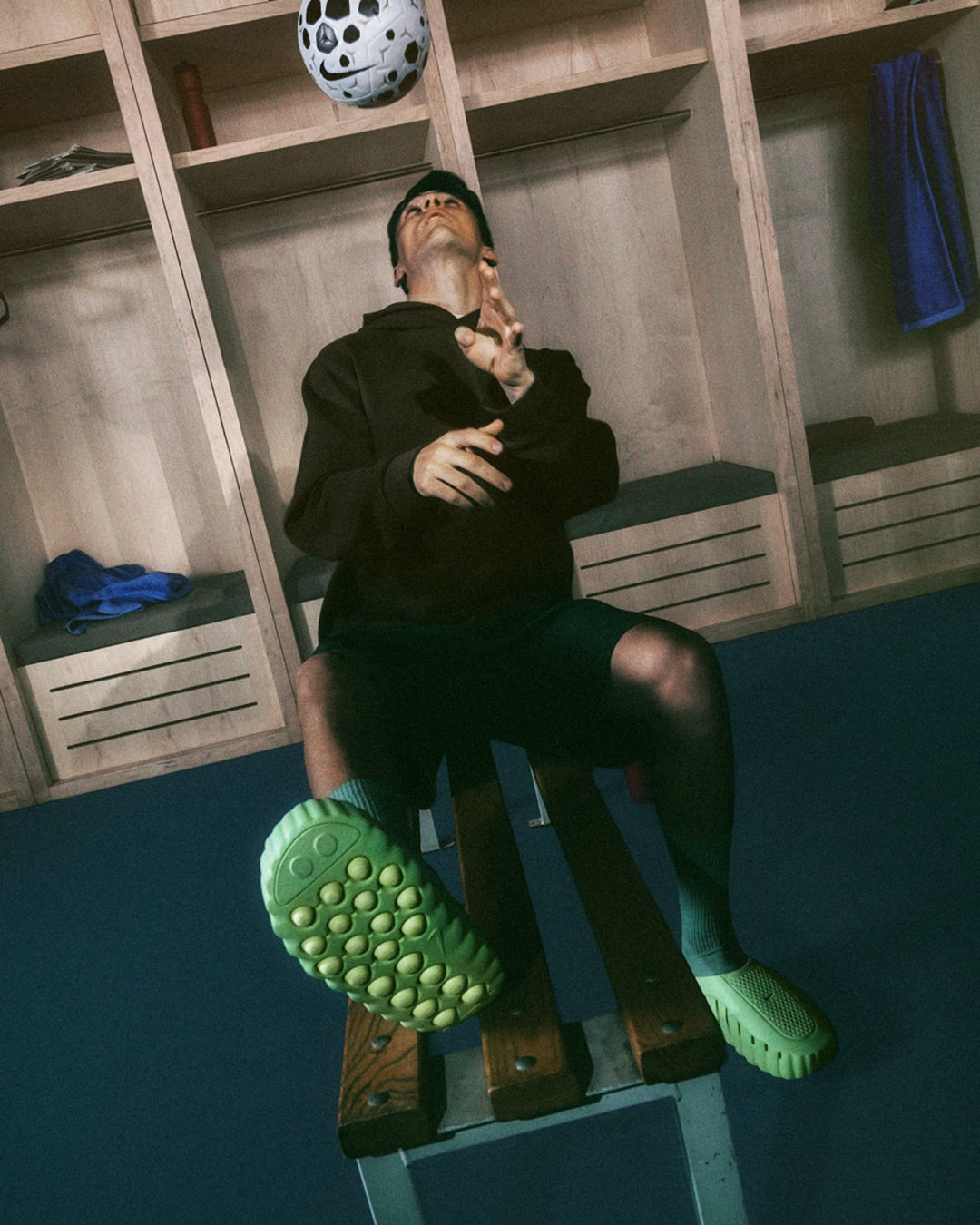 Nike Mind 001 Men's Pregame Mules Cucumber Calm/Black/Barely Volt