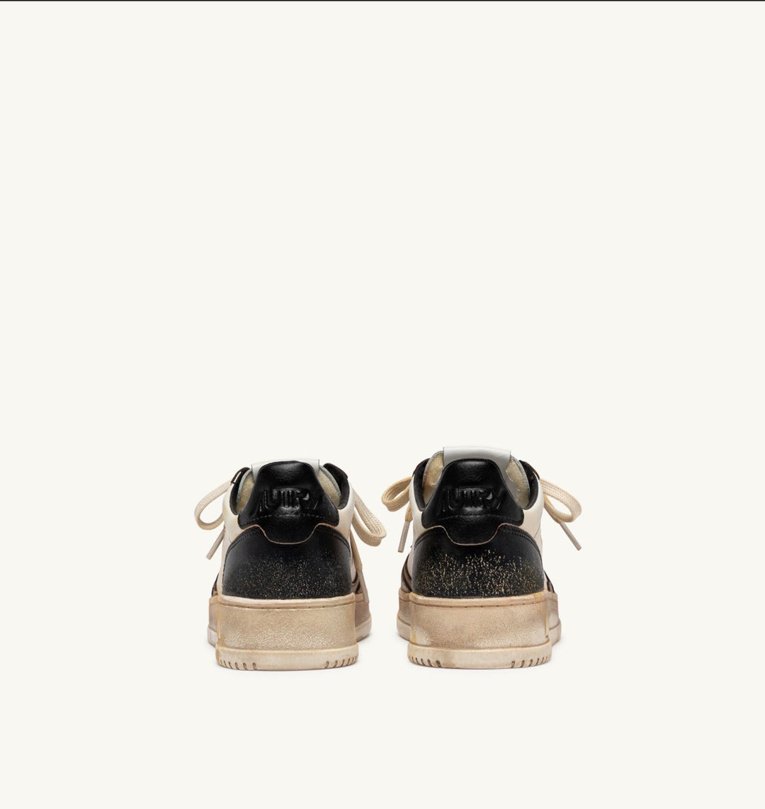 AUTRY SNEAKERS MEDALIST LOW SUPER VINTAGE SNEAKERS IN WHITE, BLACK AND MALT LEATHER AVLM - SV60