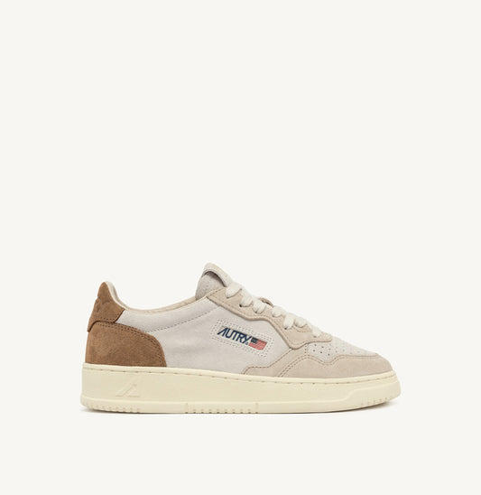AUTRY SNEAKERS MEDALIST LOW TRICOLOR SNEAKERS IN SAND AND CIGAR SUEDE