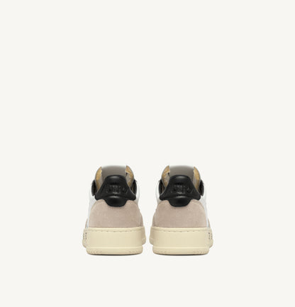 AUTRY SNEAKERS MEDALIST LOW SNEAKERS IN WHITE AND BLACK LEATHER AND SUEDE WITH LETTERING