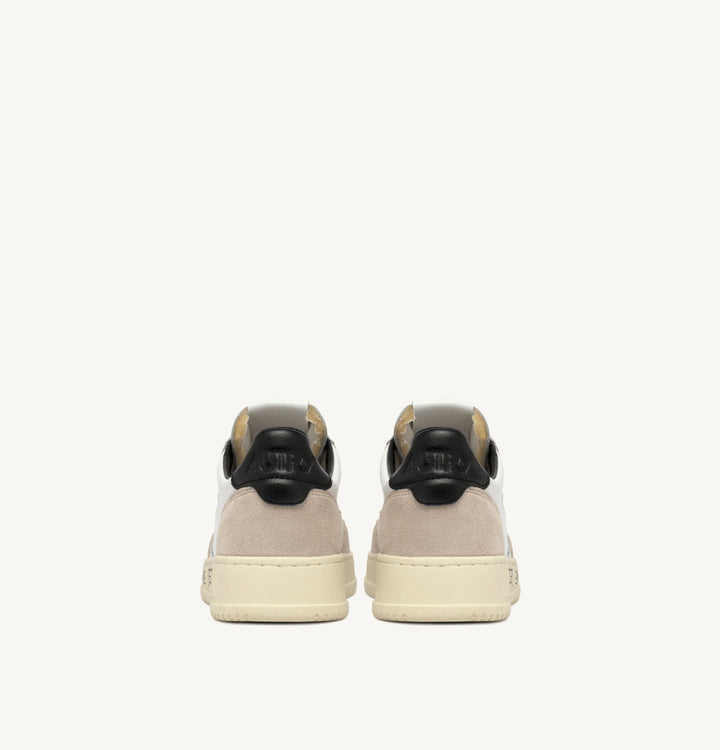 AUTRY SNEAKERS MEDALIST LOW SNEAKERS IN WHITE AND BLACK LEATHER AND SUEDE WITH LETTERING