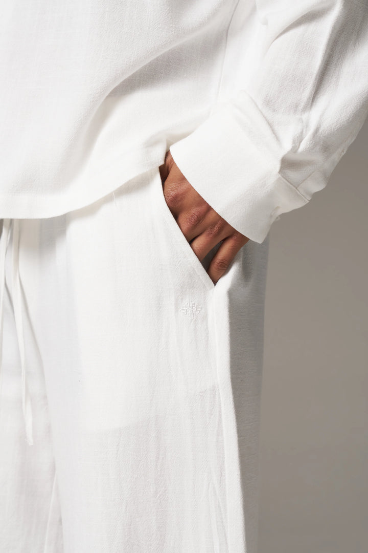 TEXTURED WOVEN SHORTS WHITE